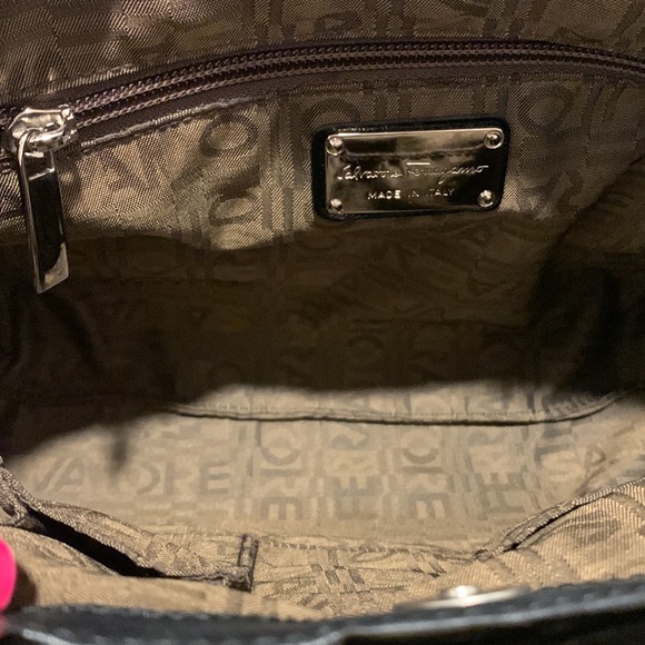 🔥Ferragamo Gancini Black Patent Leather Handbag🔥 - Picture 9 of 15